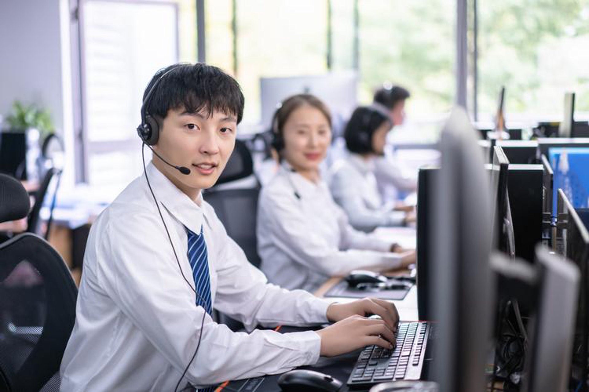 站群系统的范式迁移：从链接工厂到AI内容中枢
